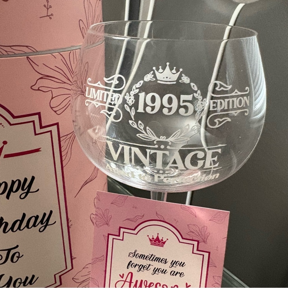 30th Birthday Vintage 1995 Wine Glass with Gift Box and Message Card - Picture 2 of 6